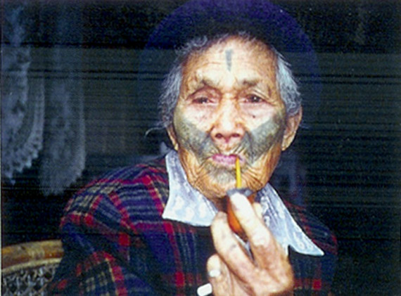 Lawai.Payan-吳蘭妹女士，民前13年生於stoban部落，今年102歲，目前是苗栗縣，也是台灣西部紋面長者中年齡最長之人瑞，大約13歲時由司馬限部落紋面師Yayut.Ciwas刺紋，18歲左右嫁給Suyan.Pawan，最後定居象鼻部落至今。