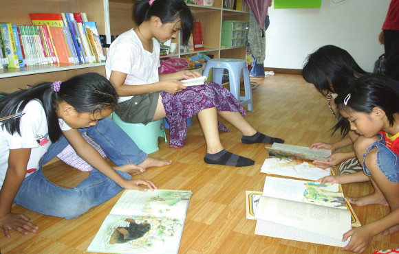 小小圖書館 提共部落小朋友讀書交誼之處所