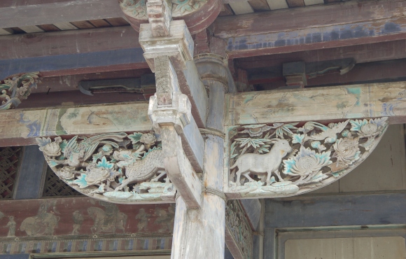 蔡家古厝-檐廊木架雕工細緻，色樣古樸。