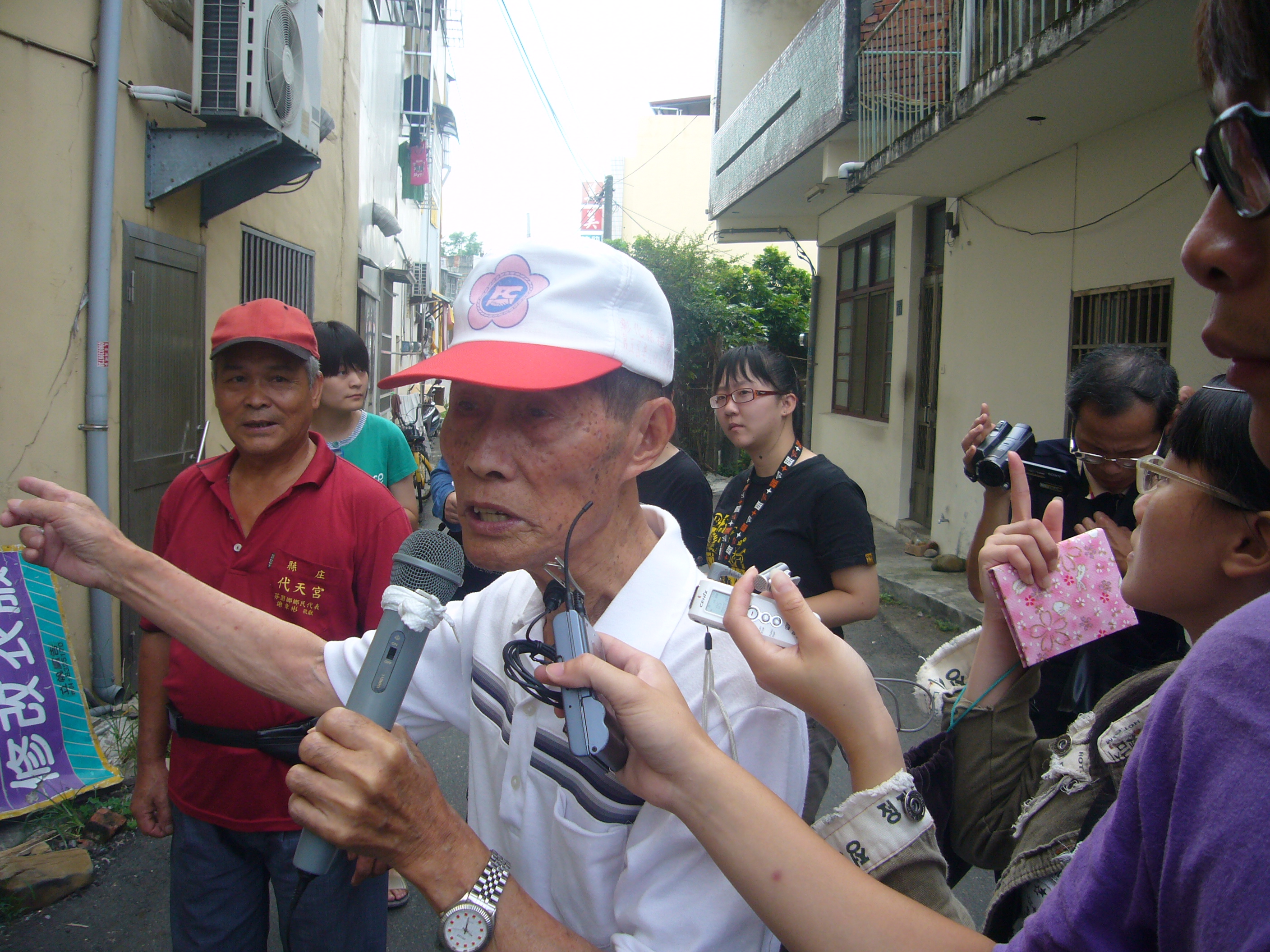 警消退休的吳老先生說老街可是第一把交椅