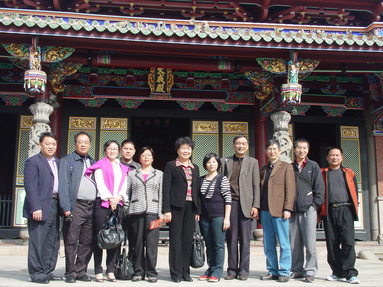 總幹事帶領雲南省曲靖市教育界貴賓參觀孔廟