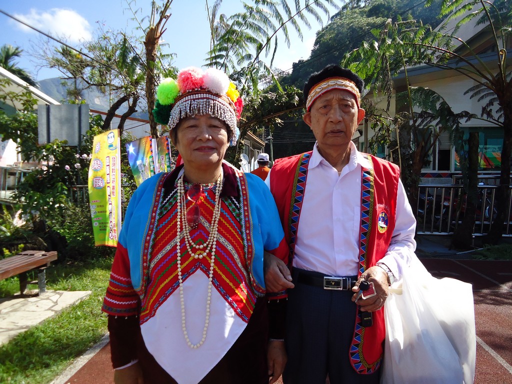部落居民著傳統服裝參與