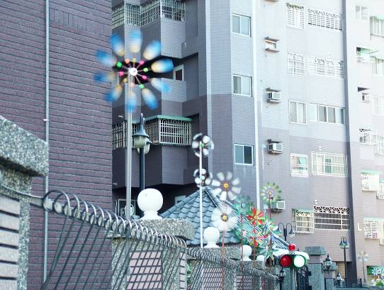 北帝國大樓的風車圍牆成為競相模仿的環境改造創意。攝影：林毓毅