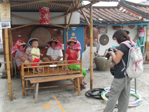 台灣農村媽媽們聊天